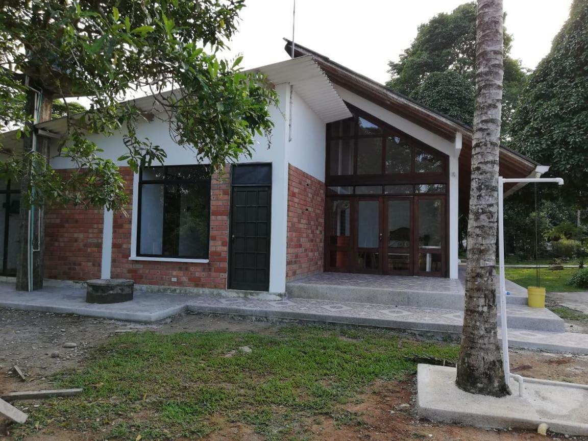 Hostal Suna Vito Puerto Asís Buitenkant foto