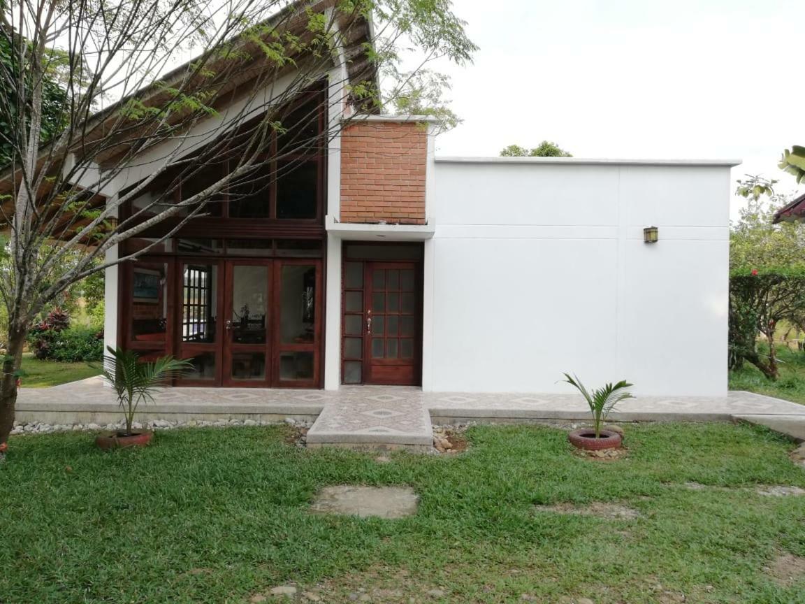 Hostal Suna Vito Puerto Asís Buitenkant foto