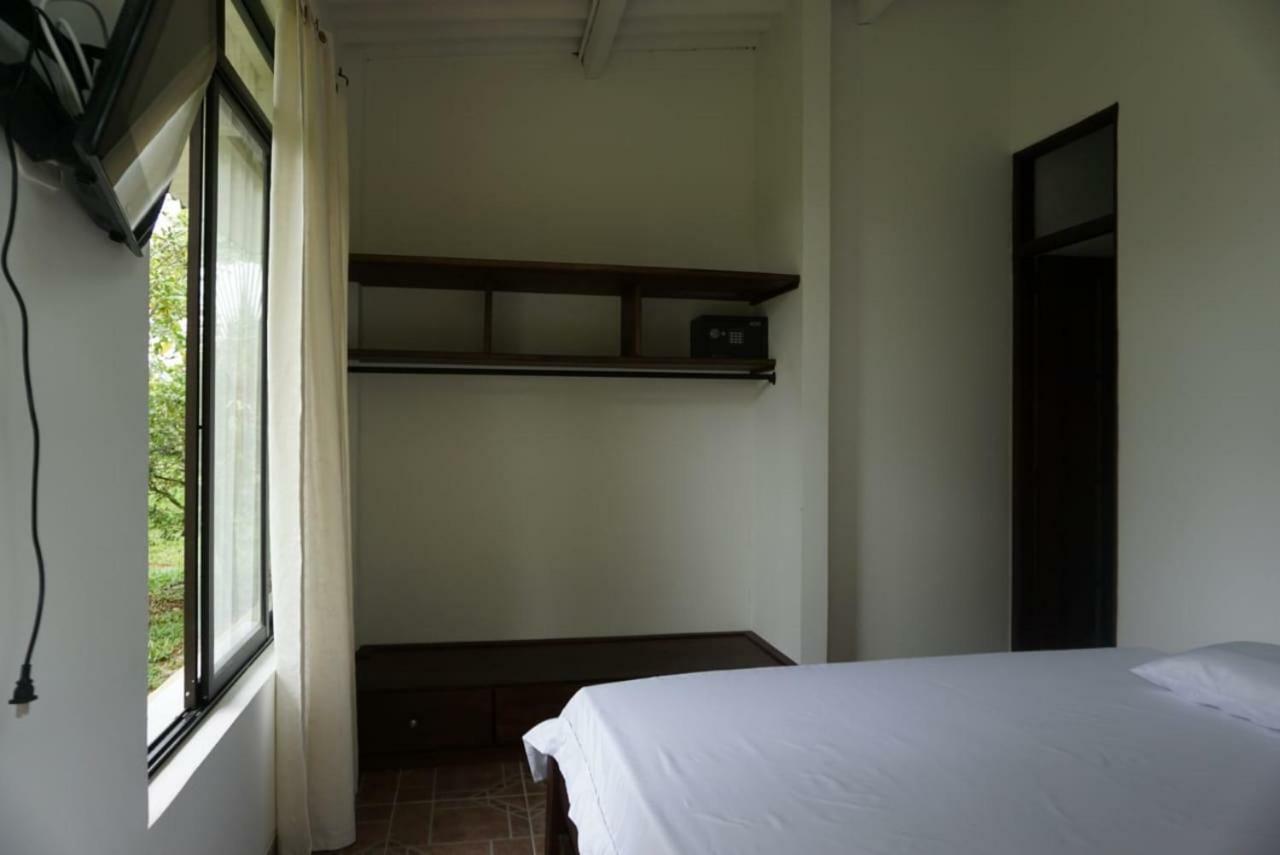 Hostal Suna Vito Puerto Asís Buitenkant foto