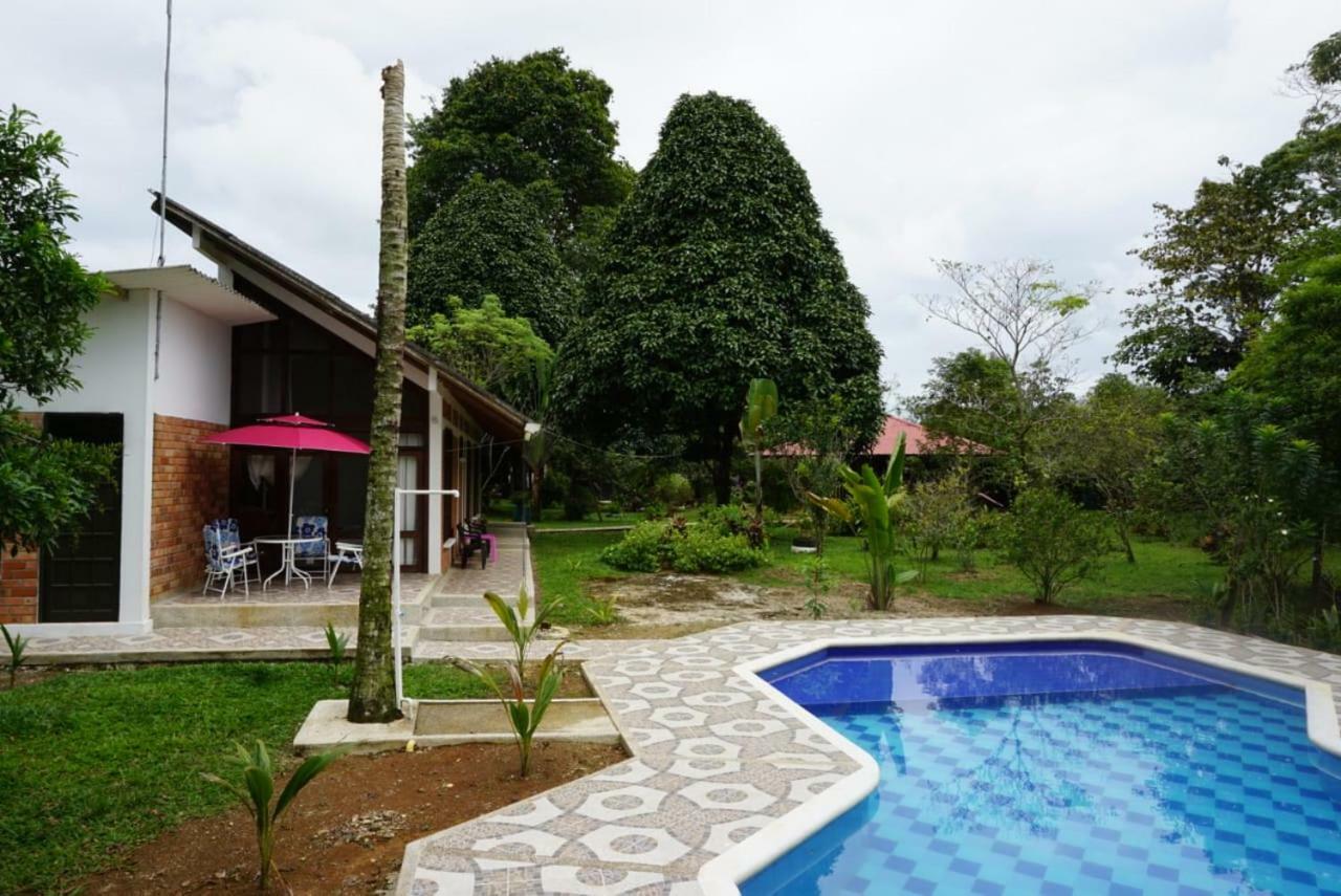 Hostal Suna Vito Puerto Asís Buitenkant foto